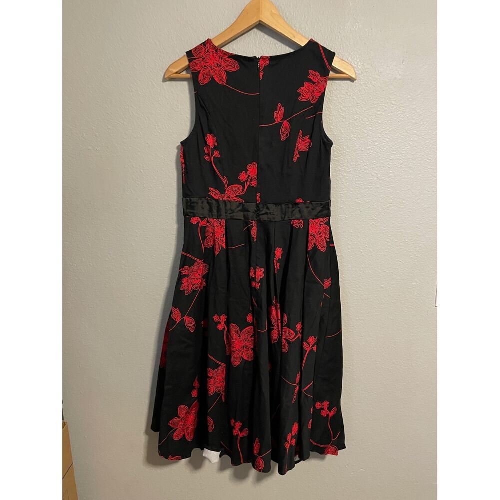 Womens Midi Dress Size Medium Black Red Floral Pleated Rockabilly Whimsigoth - Picture 3 of 7